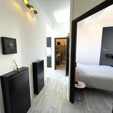 T2 Climatise, Wifi, Centre-ville, A Proximite Plage, Commerces, Taxi & Gare, Vue & Montagne