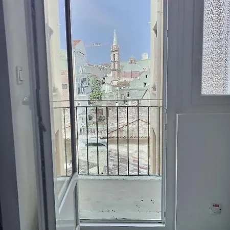 T2 Climatise, Wifi, Centre-ville, A Proximite Plage, Commerces, Taxi & Gare, Vue & Montagne *