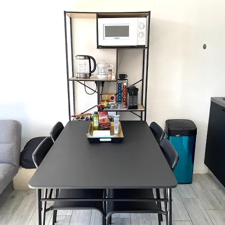 Center: View Retreat With Mountain Panorama Apartment