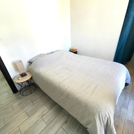 T2 Climatise, Wifi, Centre-ville, A Proximite Plage, Commerces, Taxi & Gare, Vue & Montagne *
