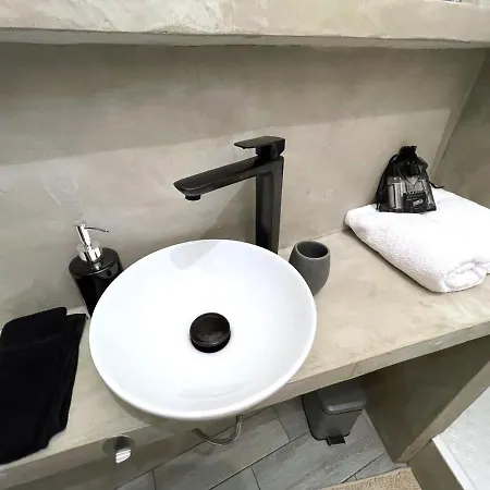 Apartmán T2 Climatise, Wifi, Centre-ville, A Proximite Plage, Commerces, Taxi & Gare, Vue & Montagne Calvi (Corsica)