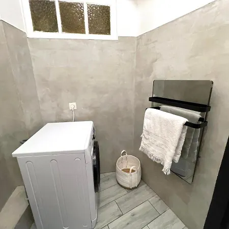 T2 Climatise, Wifi, Centre-ville, A Proximite Plage, Commerces, Taxi & Gare, Vue & Montagne *