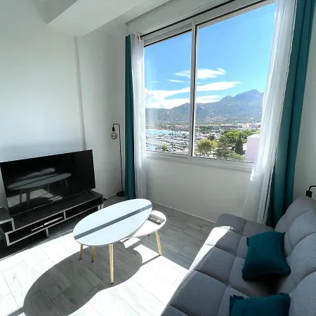 Apartmán T2 Climatise, Wifi, Centre-ville, A Proximite Plage, Commerces, Taxi & Gare, Vue & Montagne