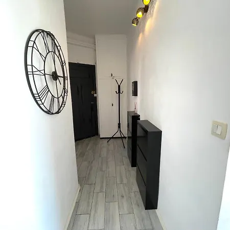 T2 Climatise, Wifi, Centre-ville, A Proximite Plage, Commerces, Taxi & Gare, Vue & Montagne Apartmán