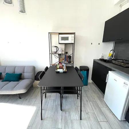 T2 Climatisé, Wifi, Centre-ville, à Proximité Plage, Commerces, Taxi&gare, Vue Plage&montagne *