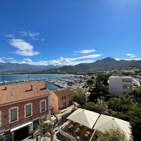 Center: View Retreat With Mountain Panorama *