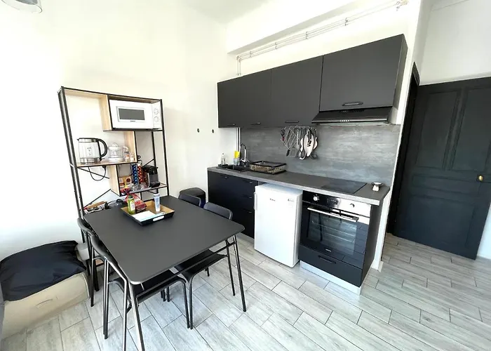 Apartment Center: View Retreat With Mountain Panorama *