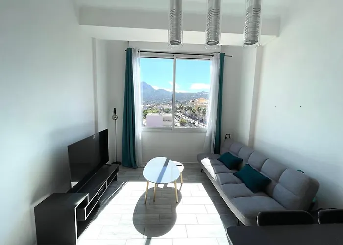 Center: View Retreat With Mountain Panorama