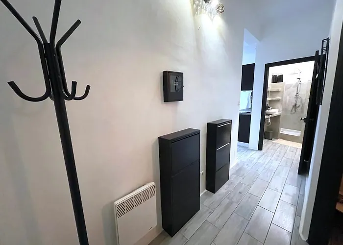 Apartment Center: View Retreat With Mountain Panorama *