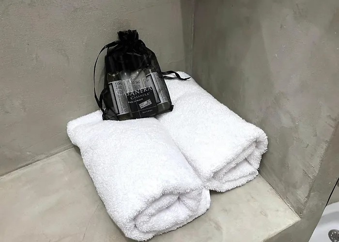 Center: View Retreat With Mountain Panorama Apartment *