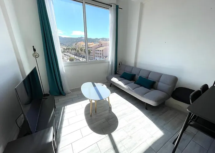 Apartment Center: View Retreat With Mountain Panorama