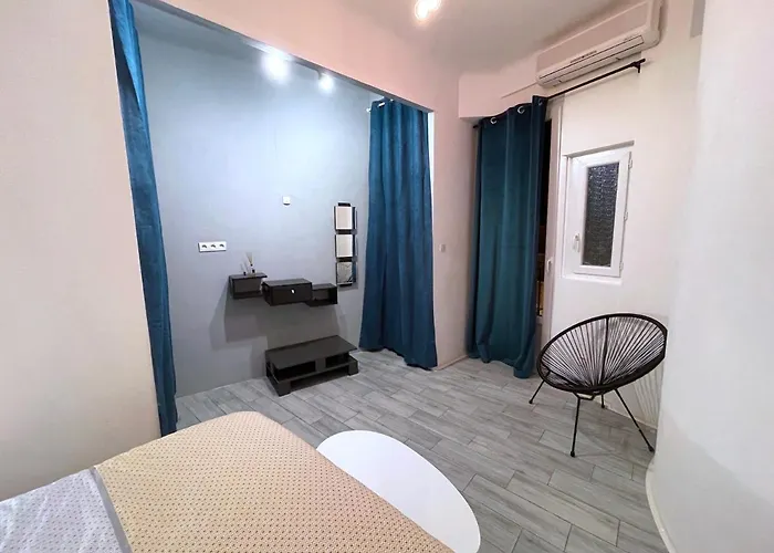 Apartment Center: View Retreat With Mountain Panorama