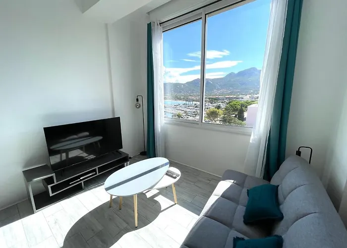 Appartement T2 Climatisé, Wifi, Centre-ville, à Proximité Plage, Commerces, Taxi&gare, Vue Plage&montagne