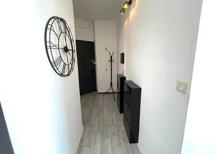 Center: View Retreat With Mountain Panorama Apartment