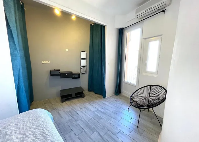 Appartement T2 Climatisé, Wifi, Centre-ville, à Proximité Plage, Commerces, Taxi&gare, Vue Plage&montagne