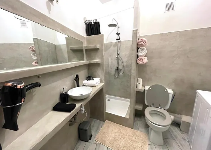 Center: View Retreat With Mountain Panorama * Calvi (Corsica)